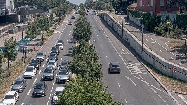 Webcam au début de l'autoroute A43. Caméra située à Lyon sur l'avenue Jean Mermoz. Vue orientée vers Grenoble et Bourgoin-Jallieu