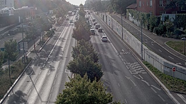Webcam au début de l'autoroute A43. Caméra située à Lyon sur l'avenue Jean Mermoz. Vue orientée vers Grenoble et Bourgoin-Jallieu