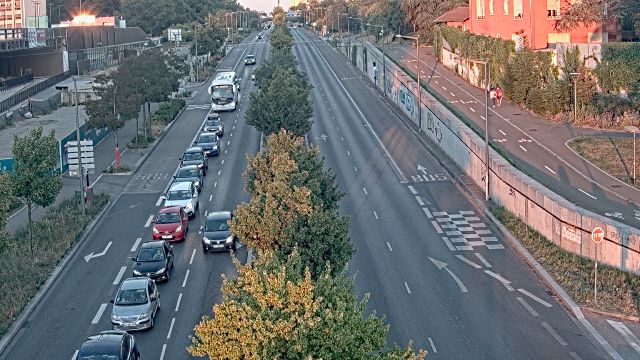 <h2>Webcam au début de l'autoroute A43. Caméra située à Lyon sur l'avenue Jean Mermoz. Vue orientée vers Grenoble et Bourgoin-Jallieu</h2>