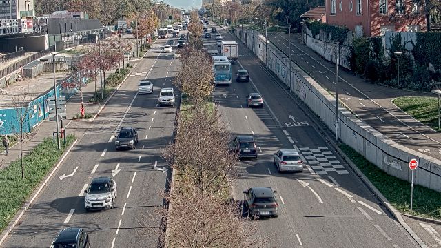 Webcam au début de l'autoroute A43. Caméra située à Lyon sur l'avenue Jean Mermoz. Vue orientée vers Grenoble et Bourgoin-Jallieu