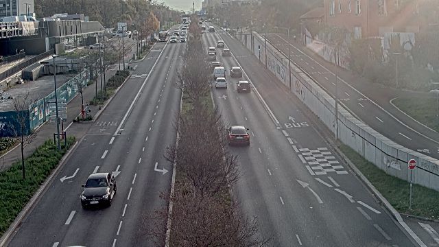 <h2>Webcam au début de l'autoroute A43. Caméra située à Lyon sur l'avenue Jean Mermoz. Vue orientée vers Grenoble et Bourgoin-Jallieu</h2>