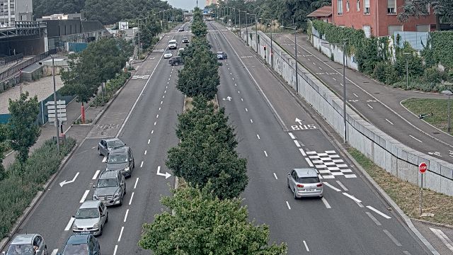 Webcam au début de l'autoroute A43. Caméra située à Lyon sur l'avenue Jean Mermoz. Vue orientée vers Grenoble et Bourgoin-Jallieu