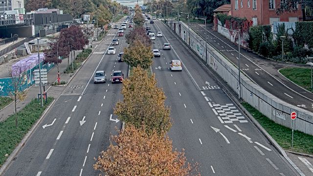 Webcam au début de l'autoroute A43. Caméra située à Lyon sur l'avenue Jean Mermoz. Vue orientée vers Grenoble et Bourgoin-Jallieu