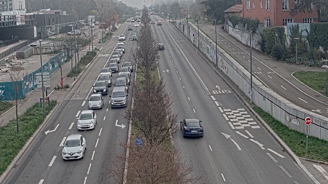 Webcam au début de l'autoroute A43. Caméra située à Lyon sur l'avenue Jean Mermoz. Vue orientée vers Grenoble et Bourgoin-Jallieu