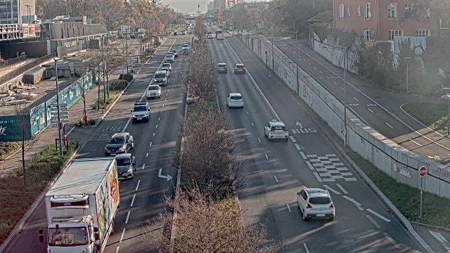 Webcam au début de l'autoroute A43. Caméra située à Lyon sur l'avenue Jean Mermoz. Vue orientée vers Grenoble et Bourgoin-Jallieu