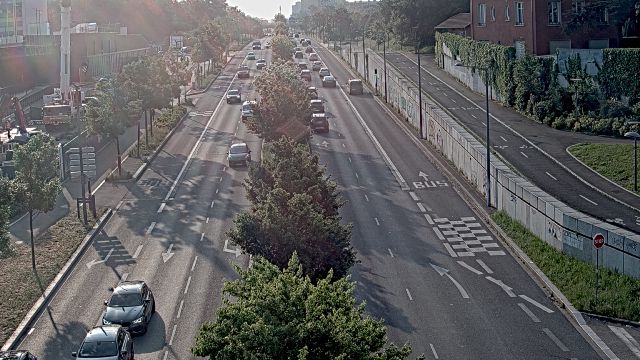 Webcam au début de l'autoroute A43. Caméra située à Lyon sur l'avenue Jean Mermoz. Vue orientée vers Grenoble et Bourgoin-Jallieu