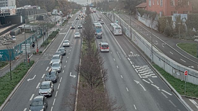 Webcam au début de l'autoroute A43. Caméra située à Lyon sur l'avenue Jean Mermoz. Vue orientée vers Grenoble et Bourgoin-Jallieu