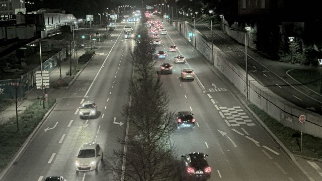 Webcam au début de l'autoroute A43. Caméra située à Lyon sur l'avenue Jean Mermoz. Vue orientée vers Grenoble et Bourgoin-Jallieu