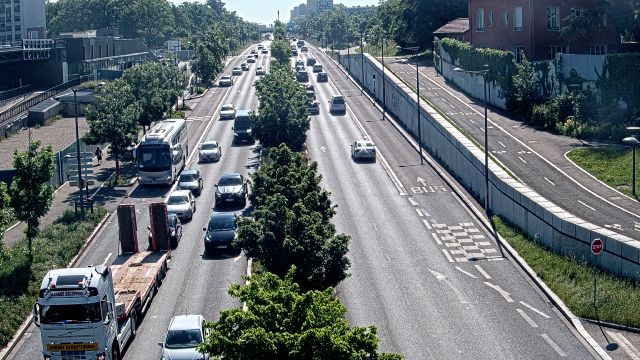 Webcam au début de l'autoroute A43. Caméra située à Lyon sur l'avenue Jean Mermoz. Vue orientée vers Grenoble et Bourgoin-Jallieu