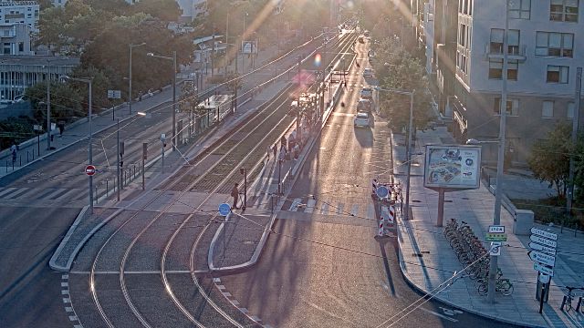 <h2>Webcam au début de l'autoroute A43. Caméra située à Lyon sur l'avenue Jean Mermoz au niveau du métro Mermoz - Pinel et de la jonction avec le boulevard Pinel</h2>