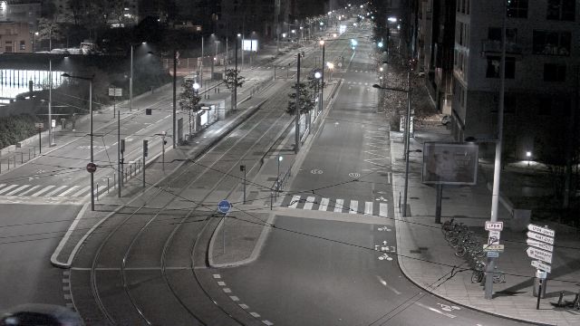 Webcam au début de l'autoroute A43. Caméra située à Lyon sur l'avenue Jean Mermoz au niveau du métro Mermoz - Pinel et de la jonction avec le boulevard Pinel