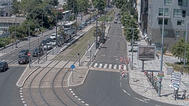 Webcam au début de l'autoroute A43. Caméra située à Lyon sur l'avenue Jean Mermoz au niveau du métro Mermoz - Pinel et de la jonction avec le boulevard Pinel