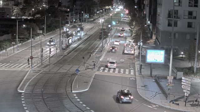 Webcam au début de l'autoroute A43. Caméra située à Lyon sur l'avenue Jean Mermoz au niveau du métro Mermoz - Pinel et de la jonction avec le boulevard Pinel