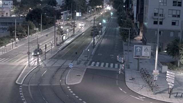 <h2>Webcam au début de l'autoroute A43. Caméra située à Lyon sur l'avenue Jean Mermoz au niveau du métro Mermoz - Pinel et de la jonction avec le boulevard Pinel</h2>