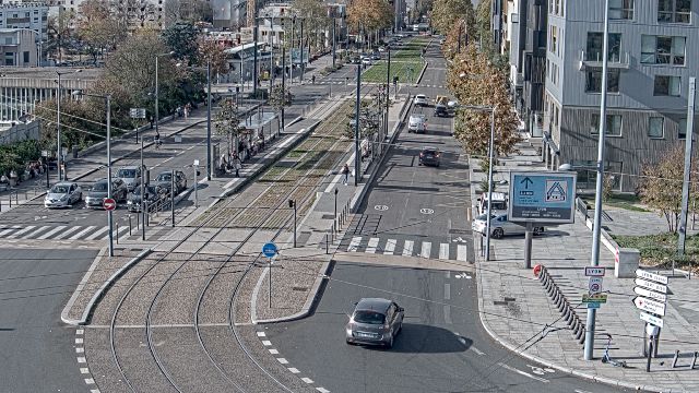 Webcam au début de l'autoroute A43. Caméra située à Lyon sur l'avenue Jean Mermoz au niveau du métro Mermoz - Pinel et de la jonction avec le boulevard Pinel