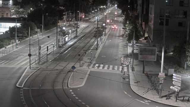 Webcam au début de l'autoroute A43. Caméra située à Lyon sur l'avenue Jean Mermoz au niveau du métro Mermoz - Pinel et de la jonction avec le boulevard Pinel