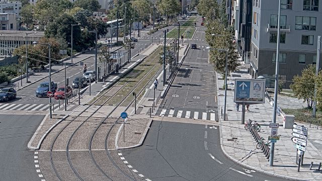 <h2>Webcam au début de l'autoroute A43. Caméra située à Lyon sur l'avenue Jean Mermoz au niveau du métro Mermoz - Pinel et de la jonction avec le boulevard Pinel</h2>
