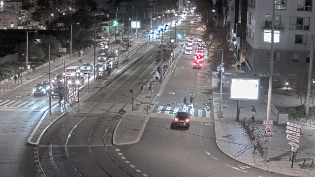 Webcam au début de l'autoroute A43. Caméra située à Lyon sur l'avenue Jean Mermoz au niveau du métro Mermoz - Pinel et de la jonction avec le boulevard Pinel