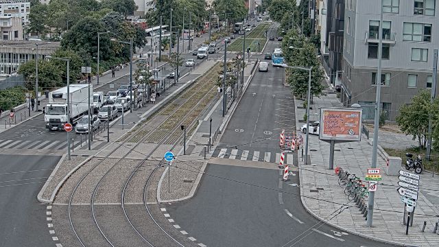 Webcam au début de l'autoroute A43. Caméra située à Lyon sur l'avenue Jean Mermoz au niveau du métro Mermoz - Pinel et de la jonction avec le boulevard Pinel