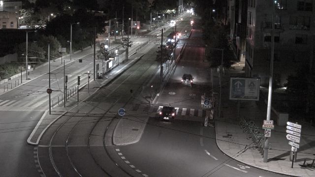 Webcam au début de l'autoroute A43. Caméra située à Lyon sur l'avenue Jean Mermoz au niveau du métro Mermoz - Pinel et de la jonction avec le boulevard Pinel