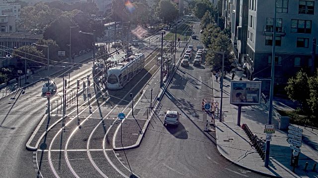 Webcam au début de l'autoroute A43. Caméra située à Lyon sur l'avenue Jean Mermoz au niveau du métro Mermoz - Pinel et de la jonction avec le boulevard Pinel