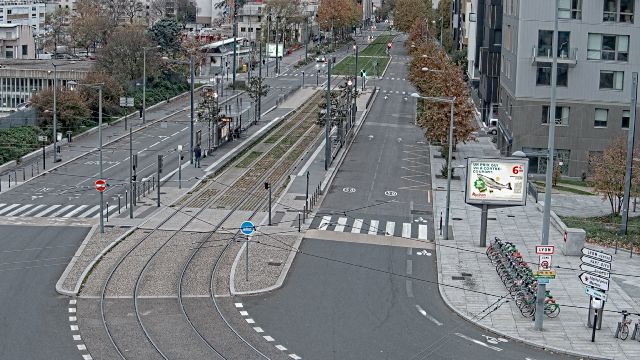 <h2>Webcam au début de l'autoroute A43. Caméra située à Lyon sur l'avenue Jean Mermoz au niveau du métro Mermoz - Pinel et de la jonction avec le boulevard Pinel</h2>