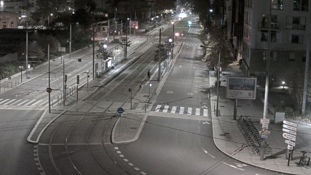 <h2>Webcam au début de l'autoroute A43. Caméra située à Lyon sur l'avenue Jean Mermoz au niveau du métro Mermoz - Pinel et de la jonction avec le boulevard Pinel</h2>