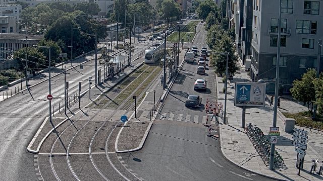 Webcam au début de l'autoroute A43. Caméra située à Lyon sur l'avenue Jean Mermoz au niveau du métro Mermoz - Pinel et de la jonction avec le boulevard Pinel