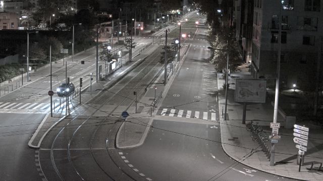 Webcam au début de l'autoroute A43. Caméra située à Lyon sur l'avenue Jean Mermoz au niveau du métro Mermoz - Pinel et de la jonction avec le boulevard Pinel