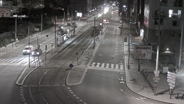 Webcam au début de l'autoroute A43. Caméra située à Lyon sur l'avenue Jean Mermoz au niveau du métro Mermoz - Pinel et de la jonction avec le boulevard Pinel