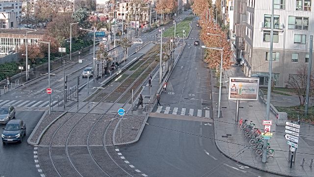 Webcam au début de l'autoroute A43. Caméra située à Lyon sur l'avenue Jean Mermoz au niveau du métro Mermoz - Pinel et de la jonction avec le boulevard Pinel