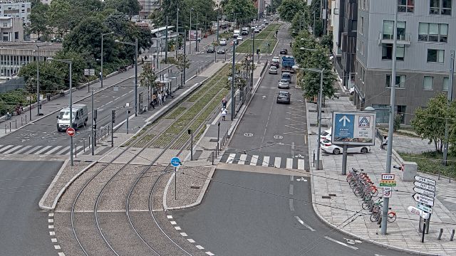 Webcam au début de l'autoroute A43. Caméra située à Lyon sur l'avenue Jean Mermoz au niveau du métro Mermoz - Pinel et de la jonction avec le boulevard Pinel