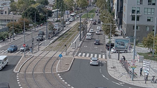 Webcam au début de l'autoroute A43. Caméra située à Lyon sur l'avenue Jean Mermoz au niveau du métro Mermoz - Pinel et de la jonction avec le boulevard Pinel