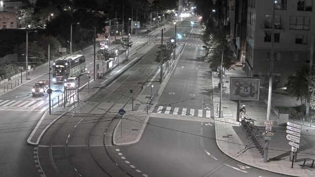 Webcam au début de l'autoroute A43. Caméra située à Lyon sur l'avenue Jean Mermoz au niveau du métro Mermoz - Pinel et de la jonction avec le boulevard Pinel