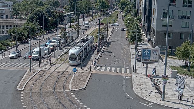 Webcam au début de l'autoroute A43. Caméra située à Lyon sur l'avenue Jean Mermoz au niveau du métro Mermoz - Pinel et de la jonction avec le boulevard Pinel