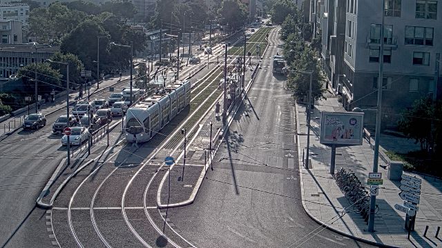 Webcam au début de l'autoroute A43. Caméra située à Lyon sur l'avenue Jean Mermoz au niveau du métro Mermoz - Pinel et de la jonction avec le boulevard Pinel
