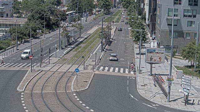 Webcam au début de l'autoroute A43. Caméra située à Lyon sur l'avenue Jean Mermoz au niveau du métro Mermoz - Pinel et de la jonction avec le boulevard Pinel