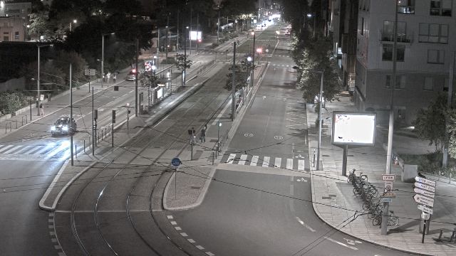 Webcam au début de l'autoroute A43. Caméra située à Lyon sur l'avenue Jean Mermoz au niveau du métro Mermoz - Pinel et de la jonction avec le boulevard Pinel