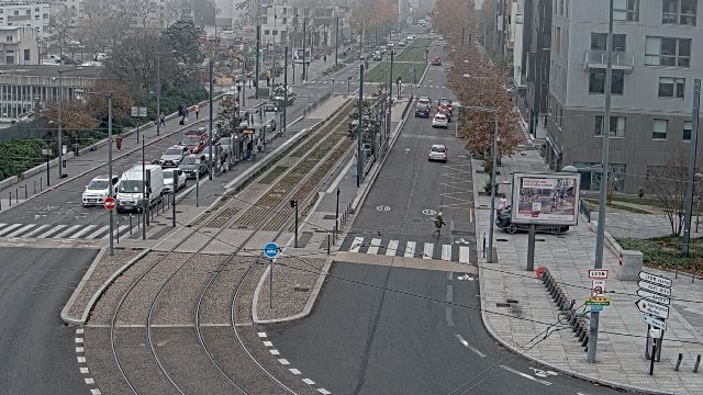 Webcam au début de l'autoroute A43. Caméra située à Lyon sur l'avenue Jean Mermoz au niveau du métro Mermoz - Pinel et de la jonction avec le boulevard Pinel