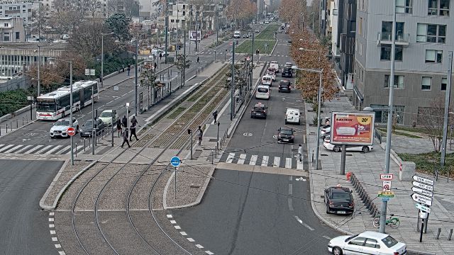 Webcam au début de l'autoroute A43. Caméra située à Lyon sur l'avenue Jean Mermoz au niveau du métro Mermoz - Pinel et de la jonction avec le boulevard Pinel