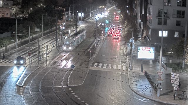 <h2>Webcam au début de l'autoroute A43. Caméra située à Lyon sur l'avenue Jean Mermoz au niveau du métro Mermoz - Pinel et de la jonction avec le boulevard Pinel</h2>