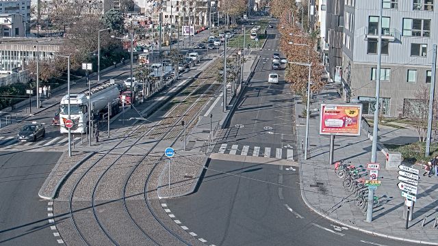 Webcam au début de l'autoroute A43. Caméra située à Lyon sur l'avenue Jean Mermoz au niveau du métro Mermoz - Pinel et de la jonction avec le boulevard Pinel