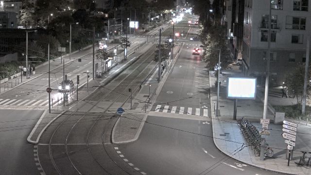 <h2>Webcam au début de l'autoroute A43. Caméra située à Lyon sur l'avenue Jean Mermoz au niveau du métro Mermoz - Pinel et de la jonction avec le boulevard Pinel</h2>