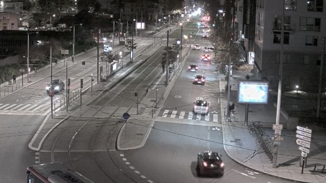 Webcam au début de l'autoroute A43. Caméra située à Lyon sur l'avenue Jean Mermoz au niveau du métro Mermoz - Pinel et de la jonction avec le boulevard Pinel