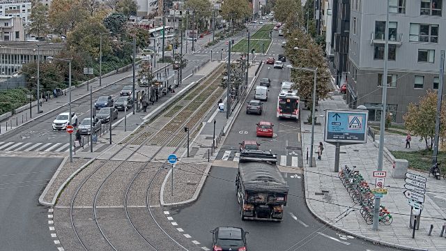 Webcam au début de l'autoroute A43. Caméra située à Lyon sur l'avenue Jean Mermoz au niveau du métro Mermoz - Pinel et de la jonction avec le boulevard Pinel