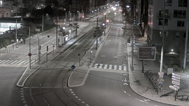 Webcam au début de l'autoroute A43. Caméra située à Lyon sur l'avenue Jean Mermoz au niveau du métro Mermoz - Pinel et de la jonction avec le boulevard Pinel