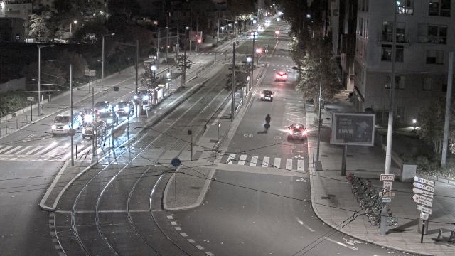 <h2>Webcam au début de l'autoroute A43. Caméra située à Lyon sur l'avenue Jean Mermoz au niveau du métro Mermoz - Pinel et de la jonction avec le boulevard Pinel</h2>