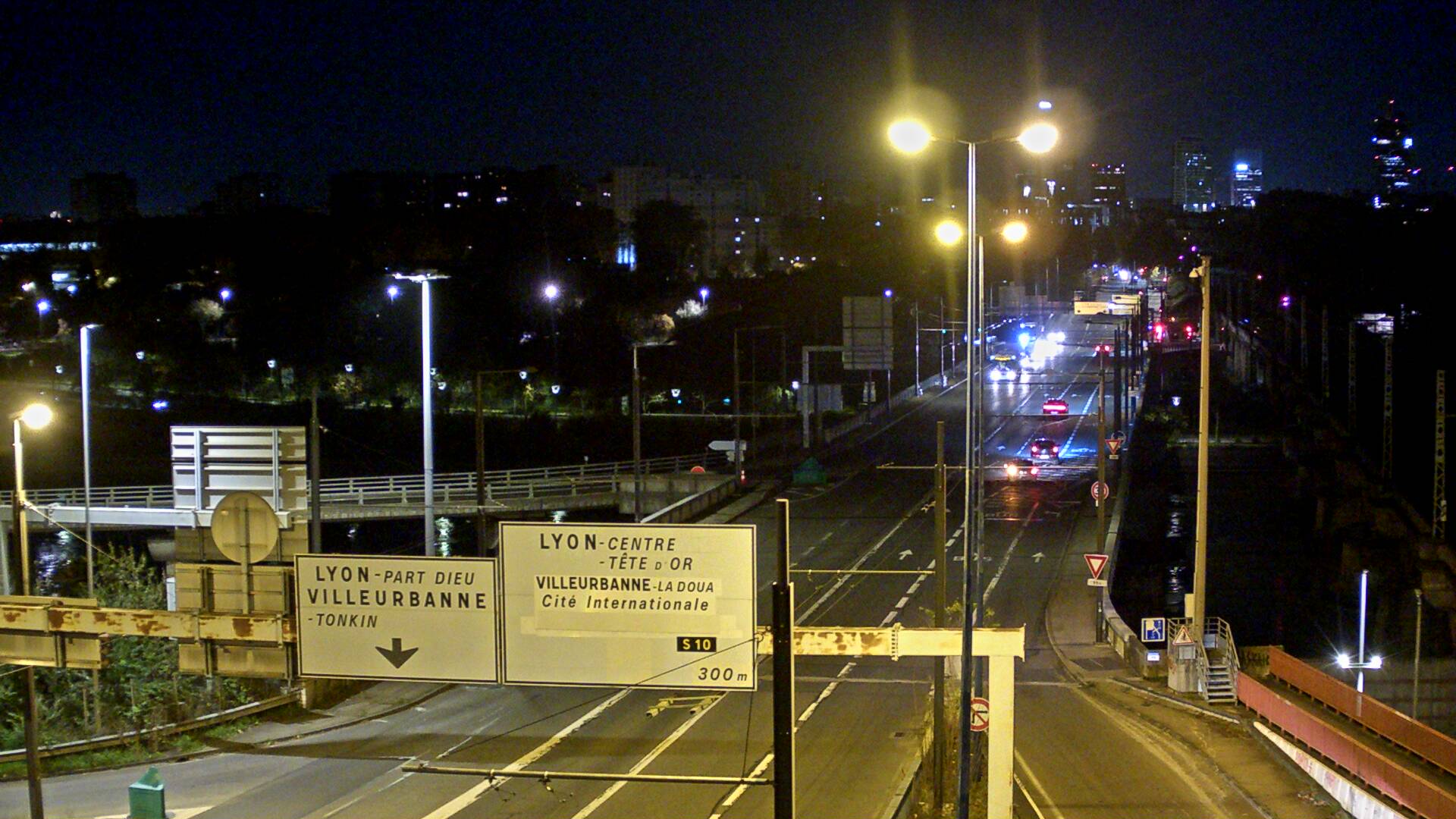 <h2>Webcam sur le pont Raymond Poincaré sur la D48, au-dessus du périphérique Nord de Lyon. Vue orientée vers le boulevard de Stalingrad, Lyon</h2>
