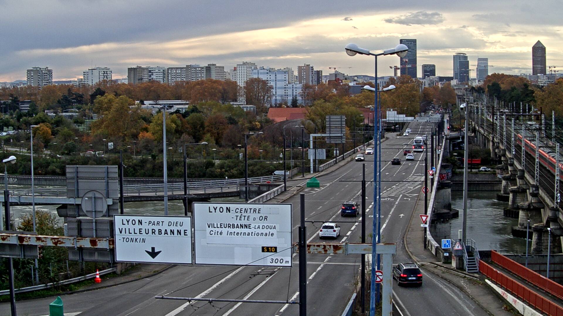 Caméra trafic sur le Boulevard périphérique Nord de Lyon, à Caluire-et-Cuire, au niveau du Pont Poincaré, en direction de Lyon et Villeurbanne