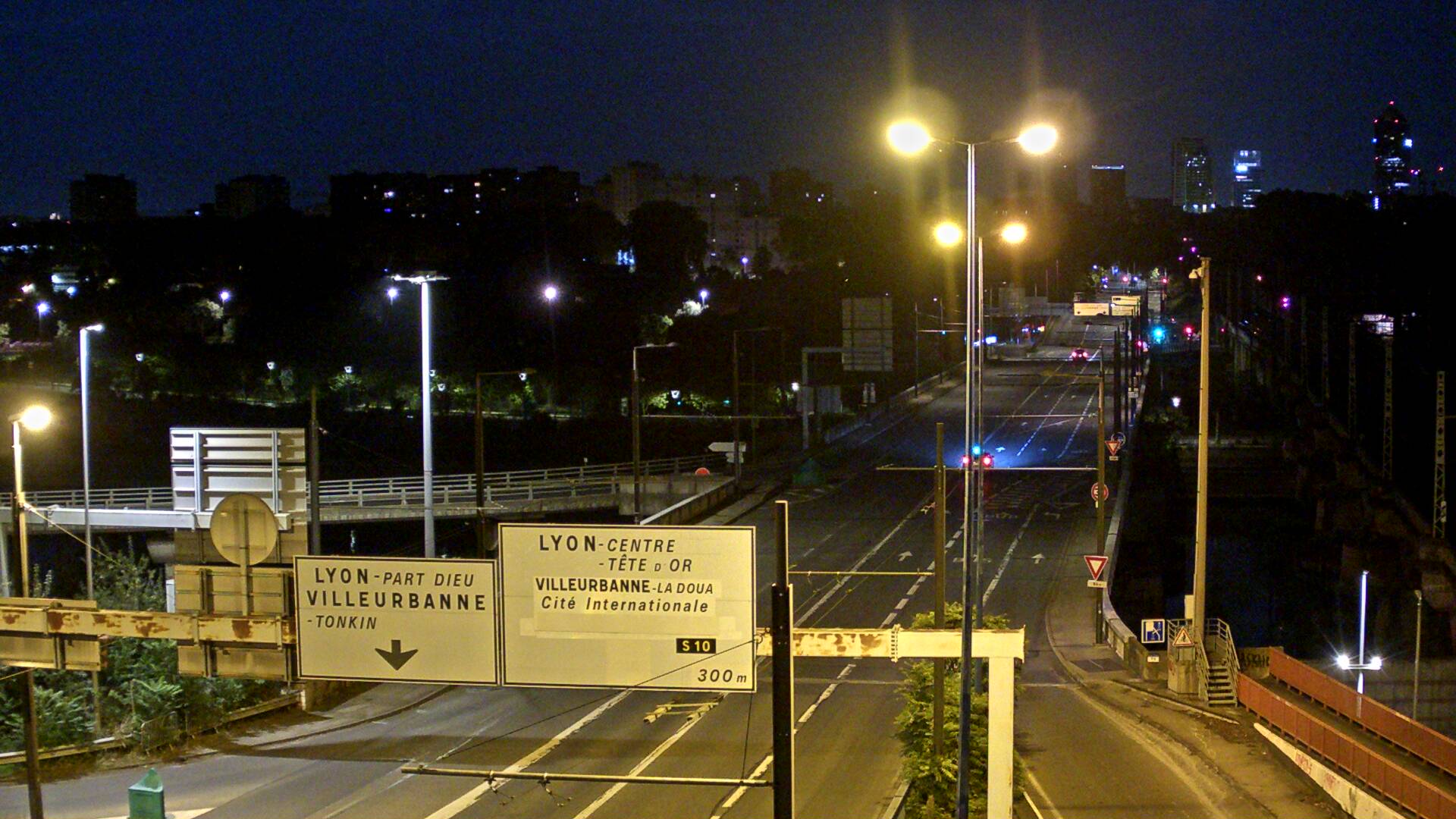 <h2>Caméra trafic sur le Boulevard périphérique Nord de Lyon, à Caluire-et-Cuire, au niveau du Pont Poincaré, en direction de Lyon et Villeurbanne</h2>